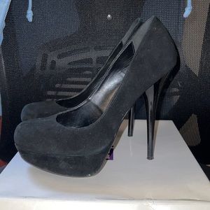 Bakers Victoria suede platform size 8